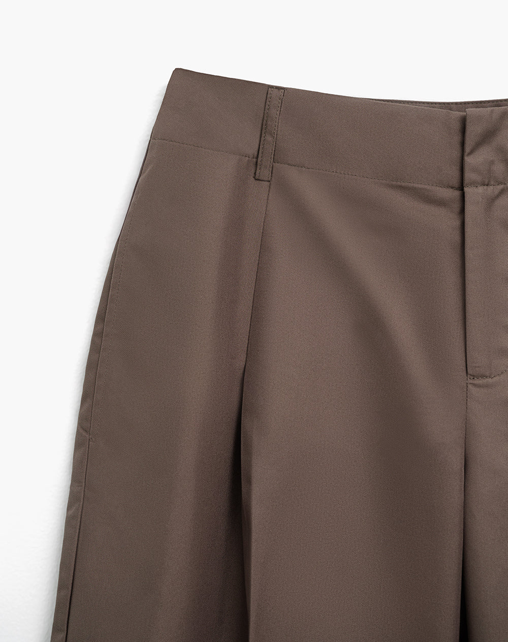 Pantalón silueta balloon tiro alto en drill café mujer