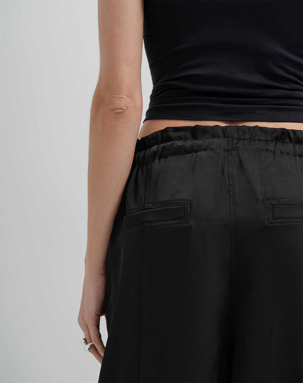 Pantalón oversized fit tiro alto negro