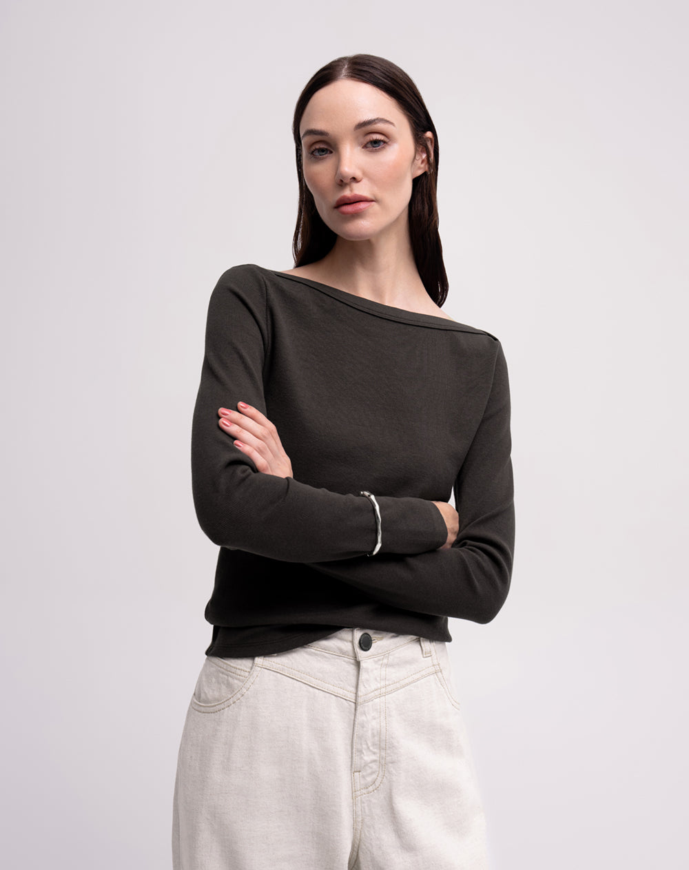 Camiseta cuello bandeja  manga larga café mujer
