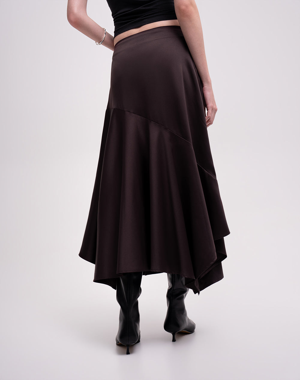 Falda midi tiro alto asimétrica vinotinto mujer