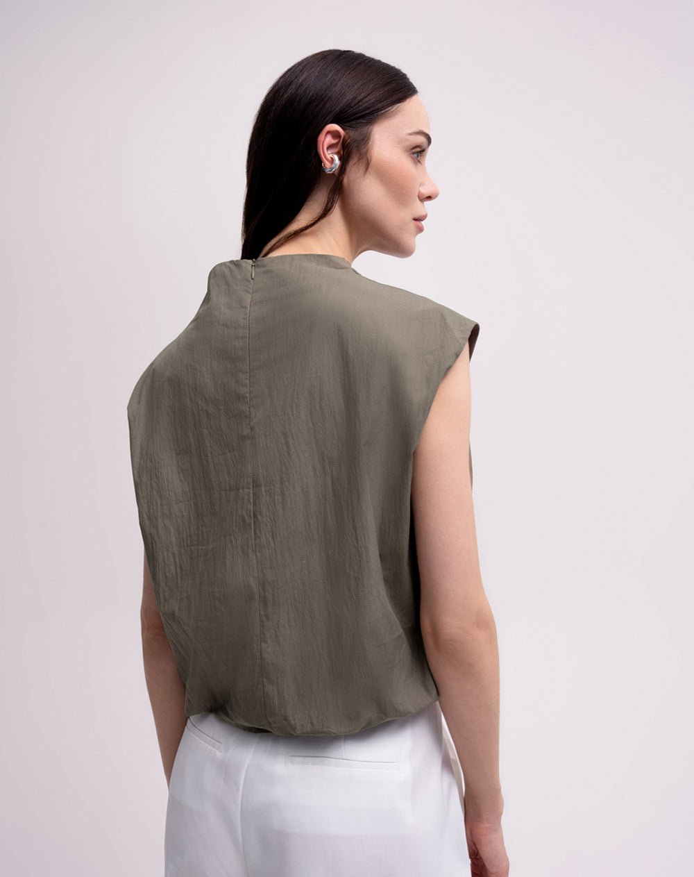 Blusa globo cuello tortuga café mujer