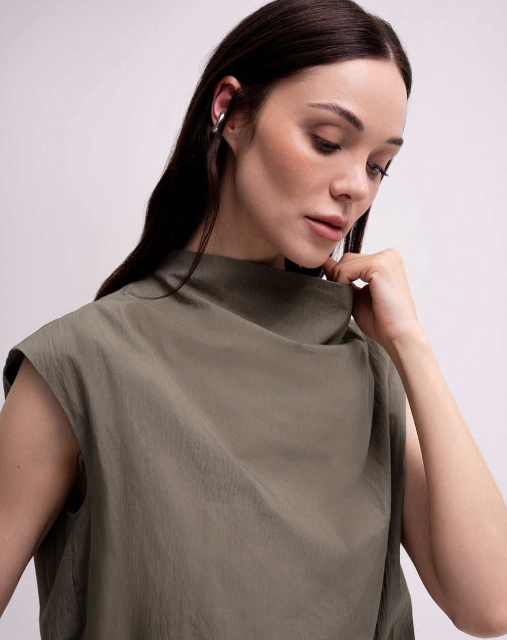 Blusa globo cuello tortuga café mujer
