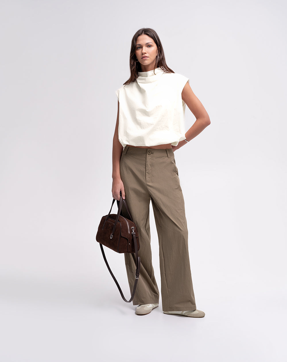 Blusa cuello tortuga con cierre vainilla mujer