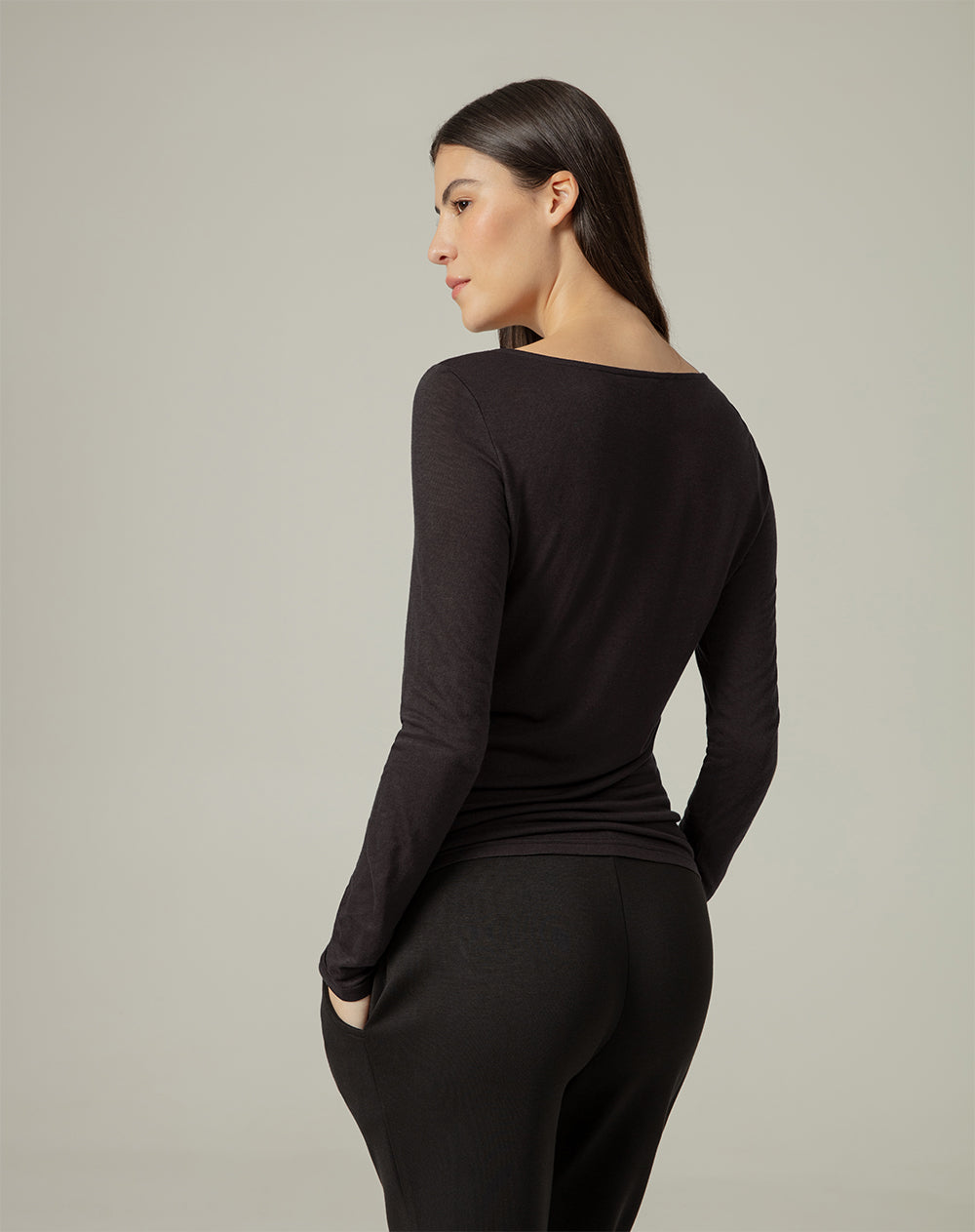 Camibuzo ajustado negro para mujer