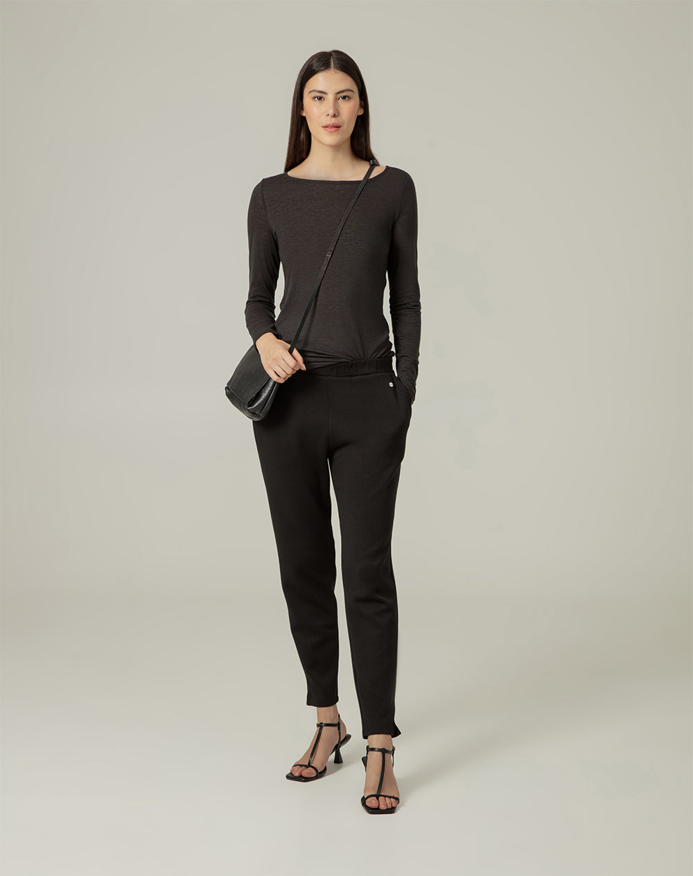 Camibuzo ajustado negro para mujer