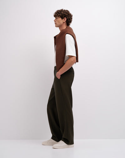 Pantalón regular tipo sastre café hombre