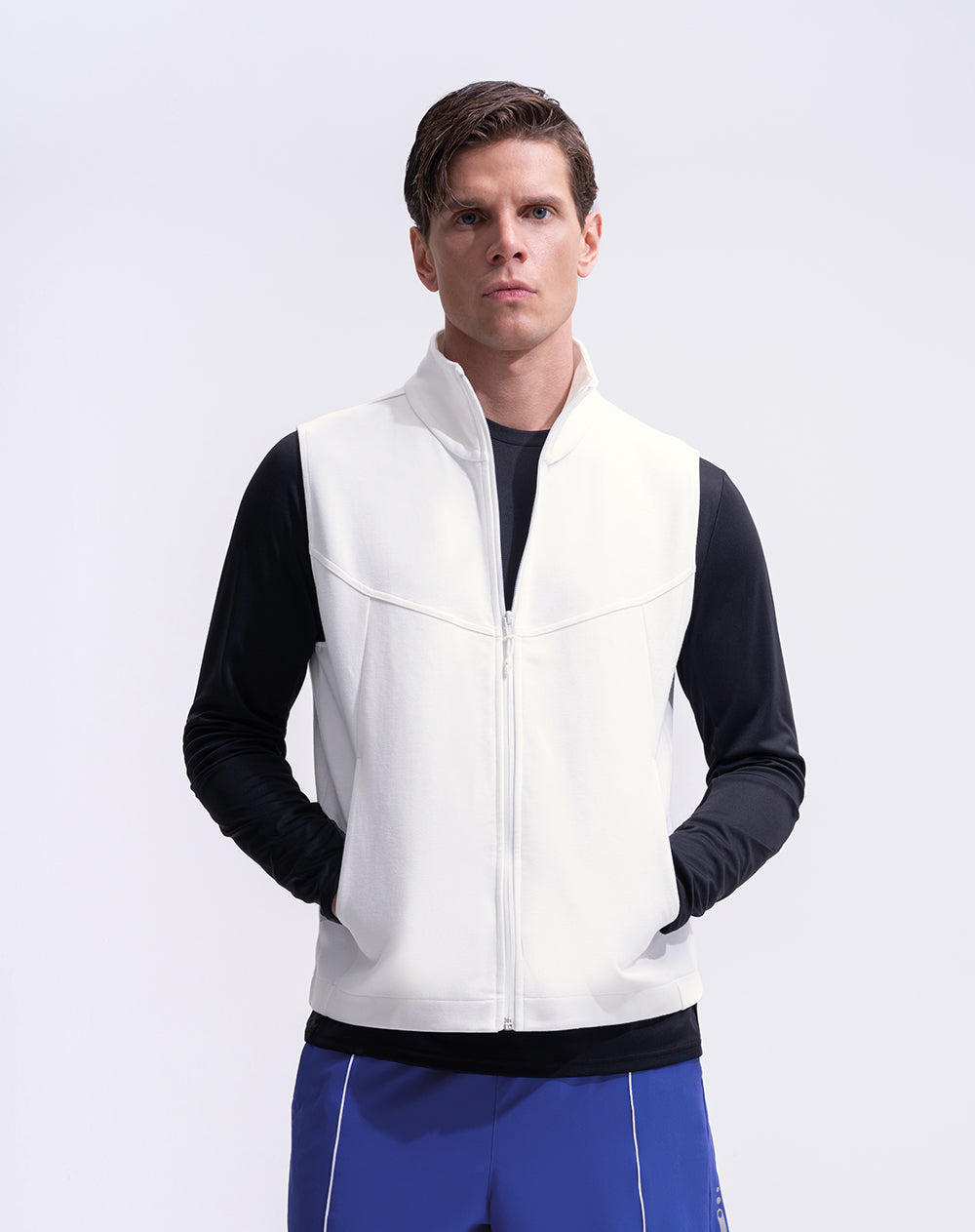 Chaleco deportivo cuello tipo tortuga blanco hombre