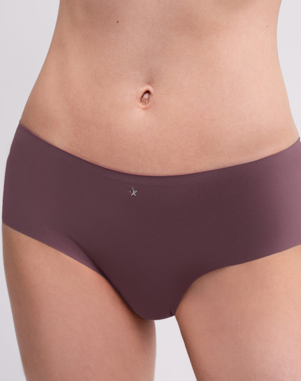 Panty cachetero en punto tiro medio morado