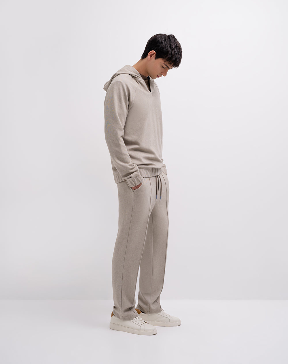 Jogger regular fit tiro medio cafe