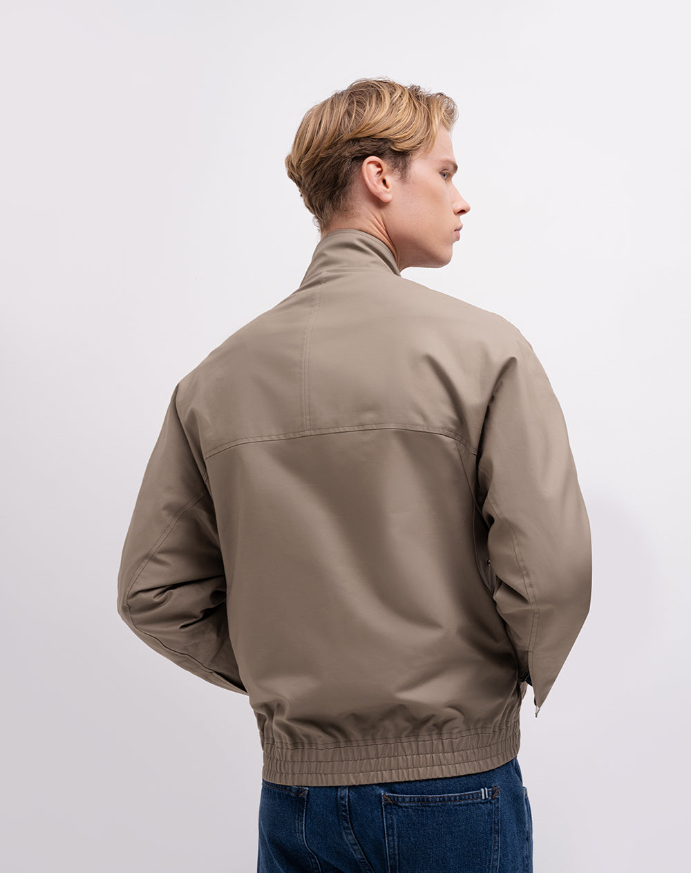 Chaqueta regular cuello alto café hombre