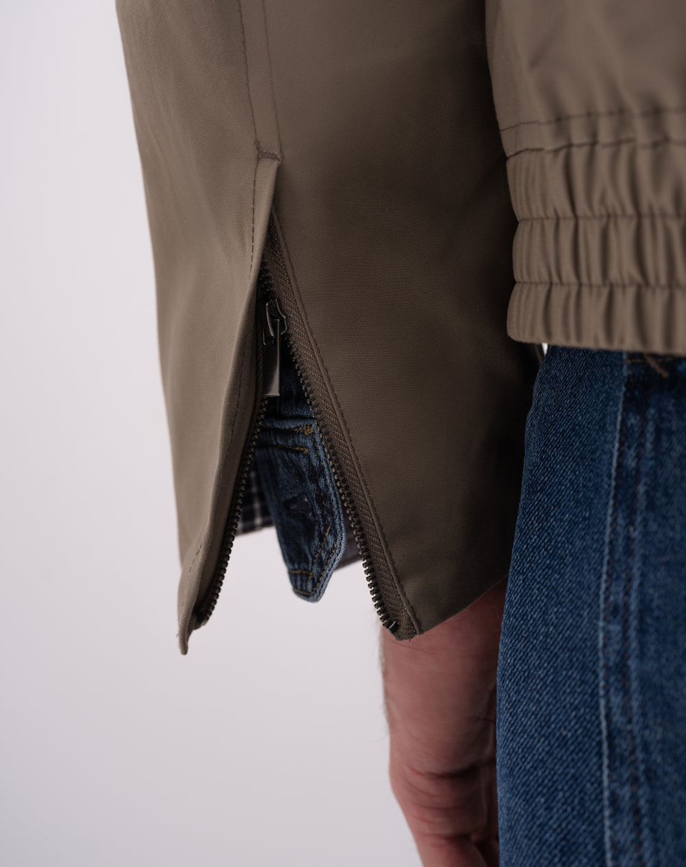 Chaqueta regular cuello alto café hombre