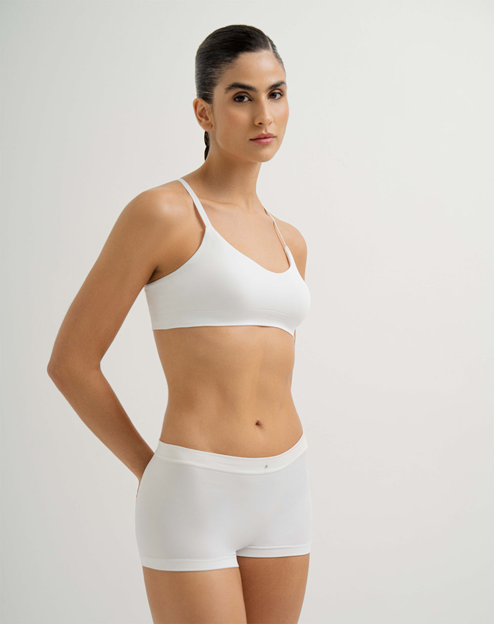 Top soporte medio sin costura y cargaderas graduables blanco