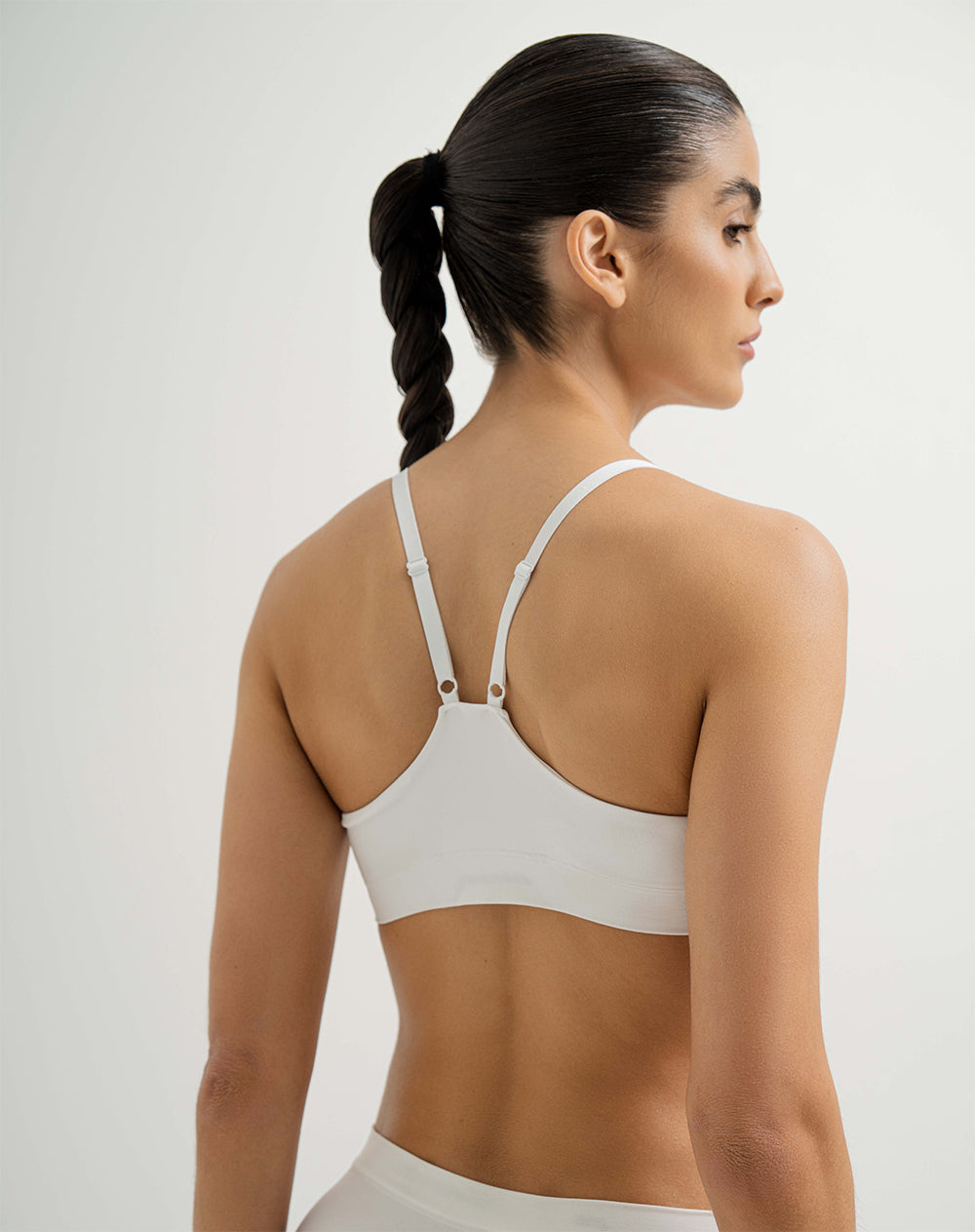 Top soporte medio sin costura y cargaderas graduables blanco