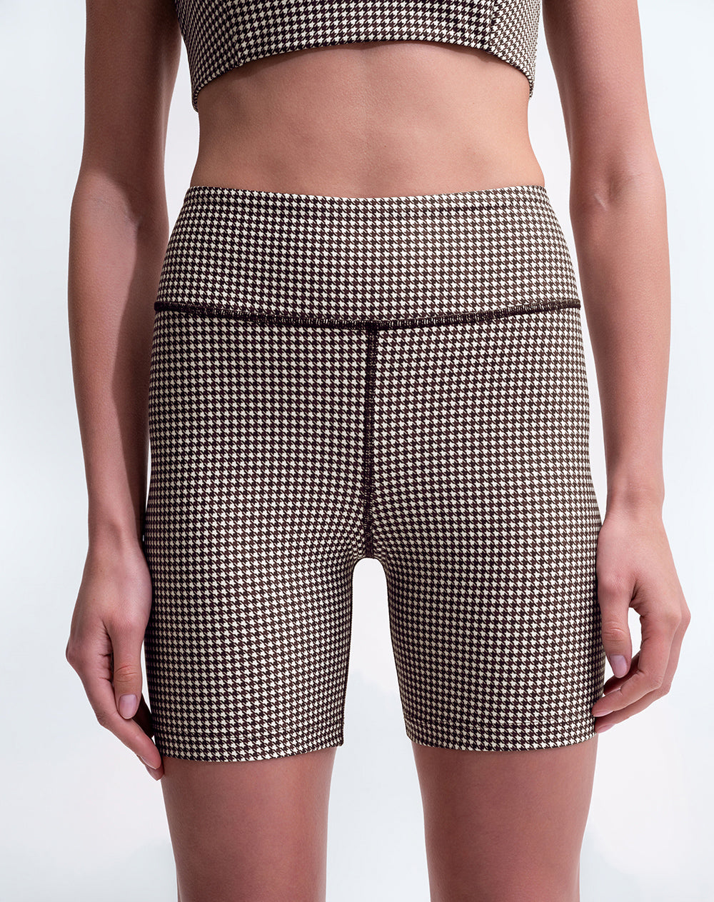 Short deportivo habano estampado mujer