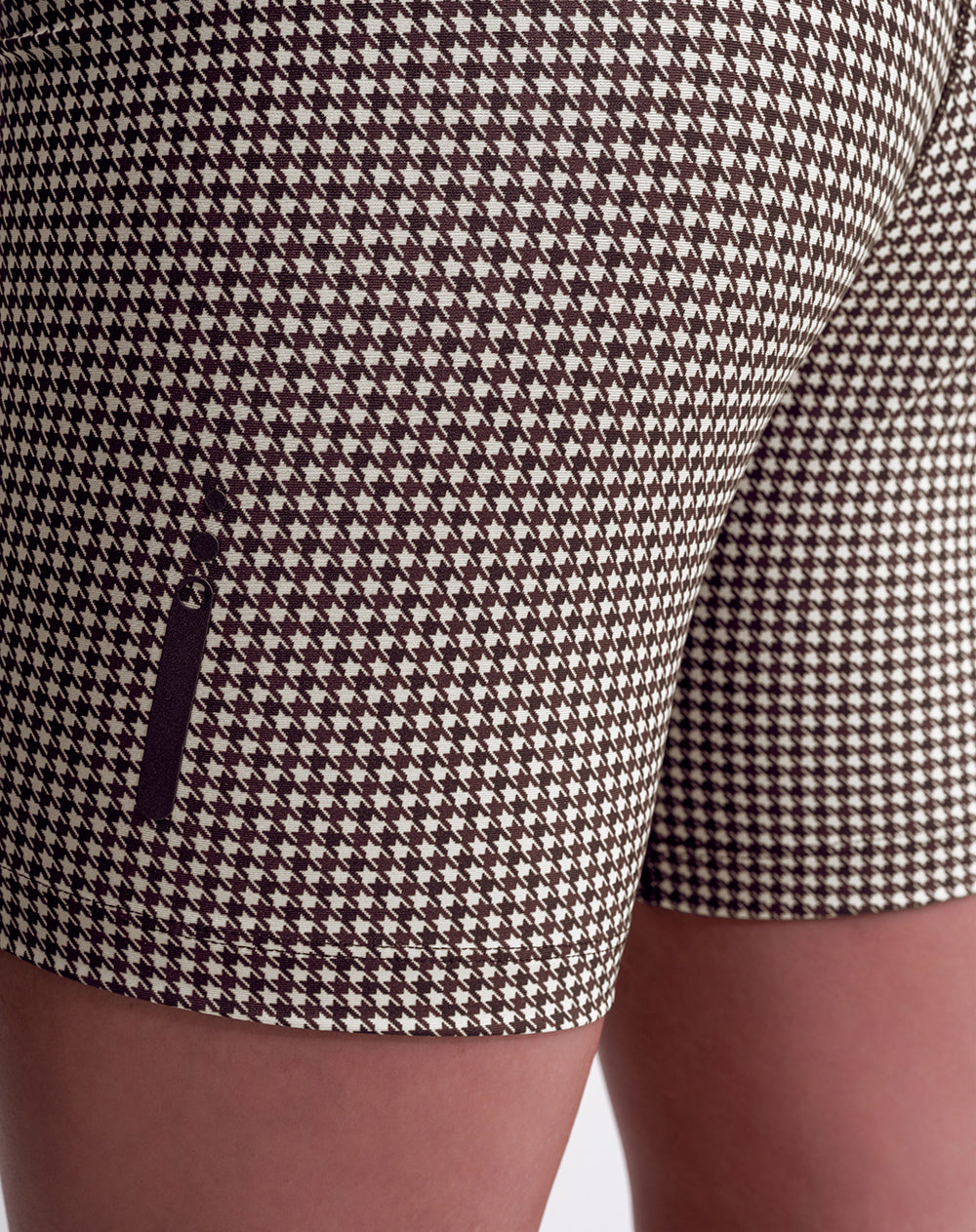Short deportivo habano estampado mujer