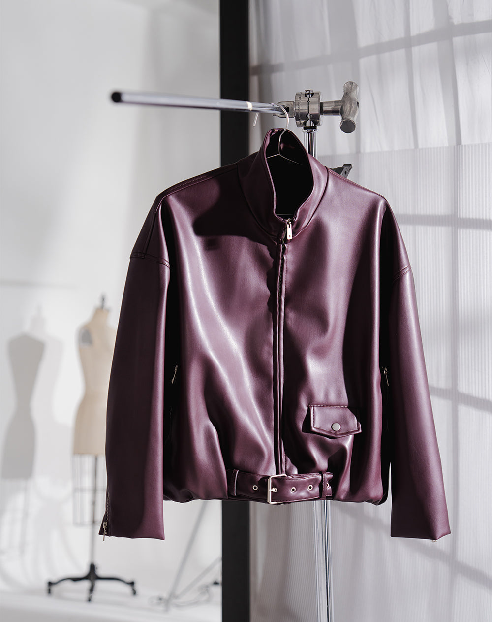 Chaqueta oversize tipo cuero  vino tinto mujer