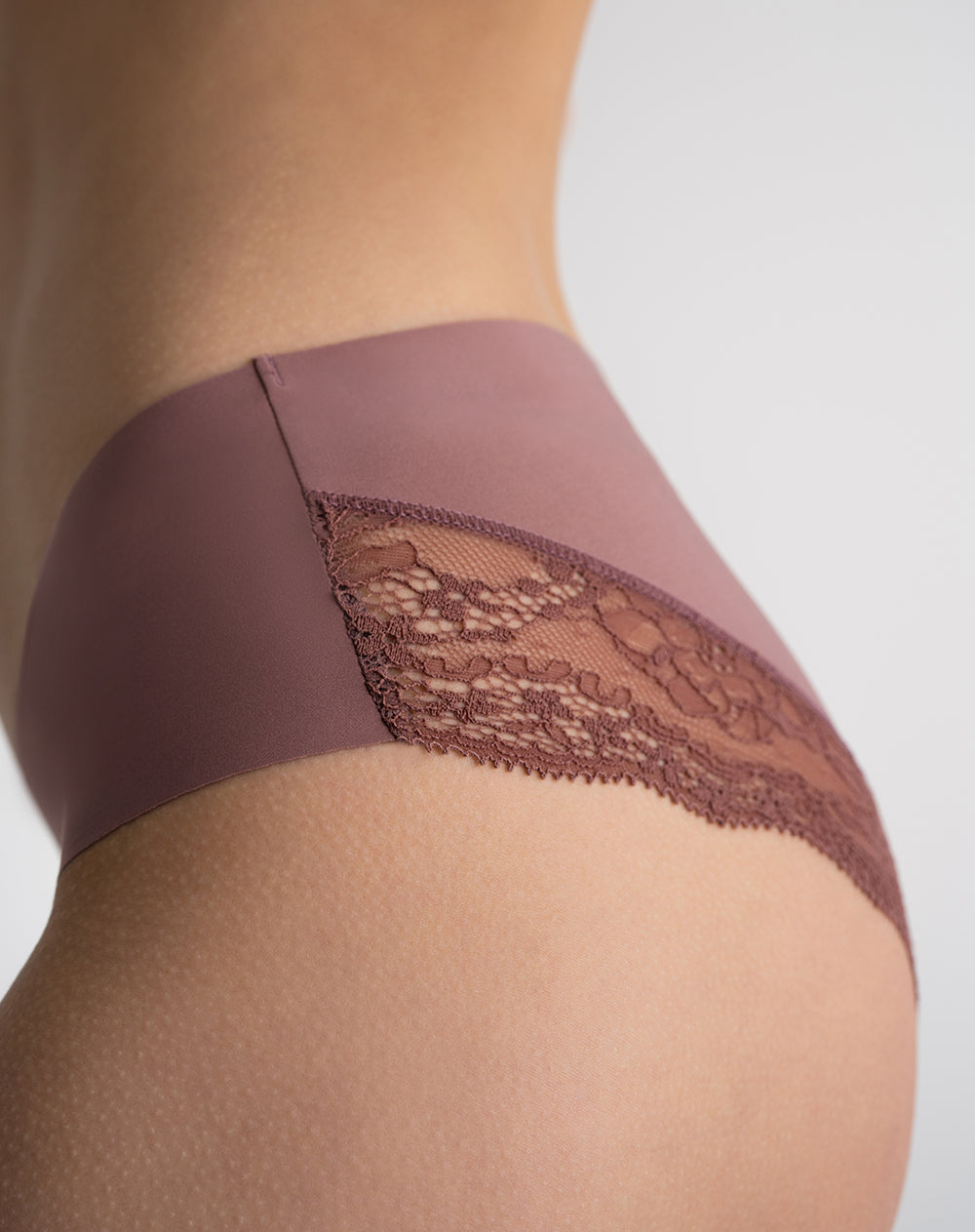 Panty cachetero en punto tiro medio palo de rosa