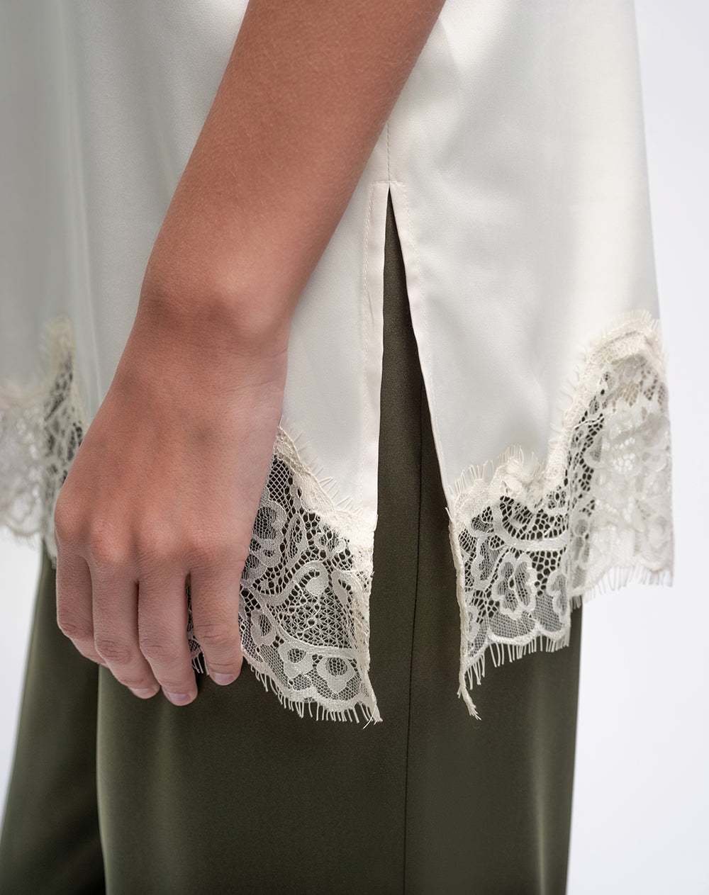 Blusa tipo satín vainilla mujer