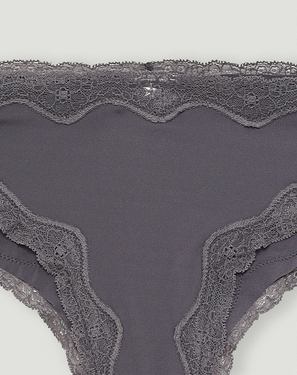 Panty cachetero microfibra encaje en cintura y pierna gris