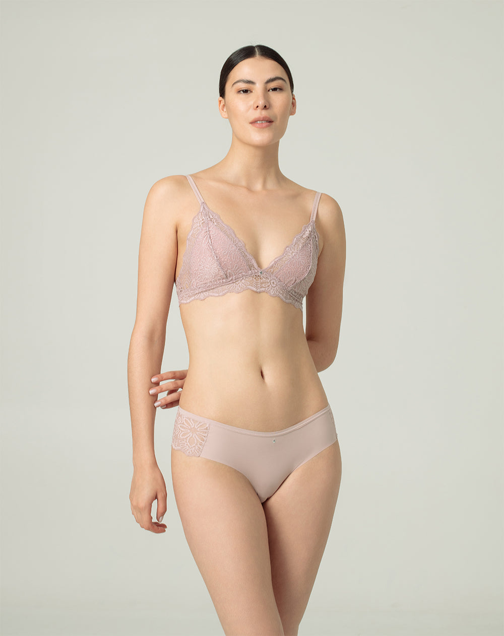 Panty cachetero microfibra encaje en cintura y pierna palo de rosa