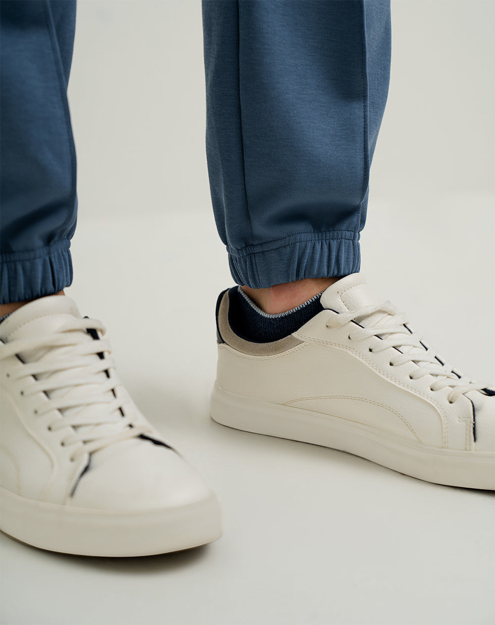 Jogger en algodón sostenible semi ajustado azul para hombre
