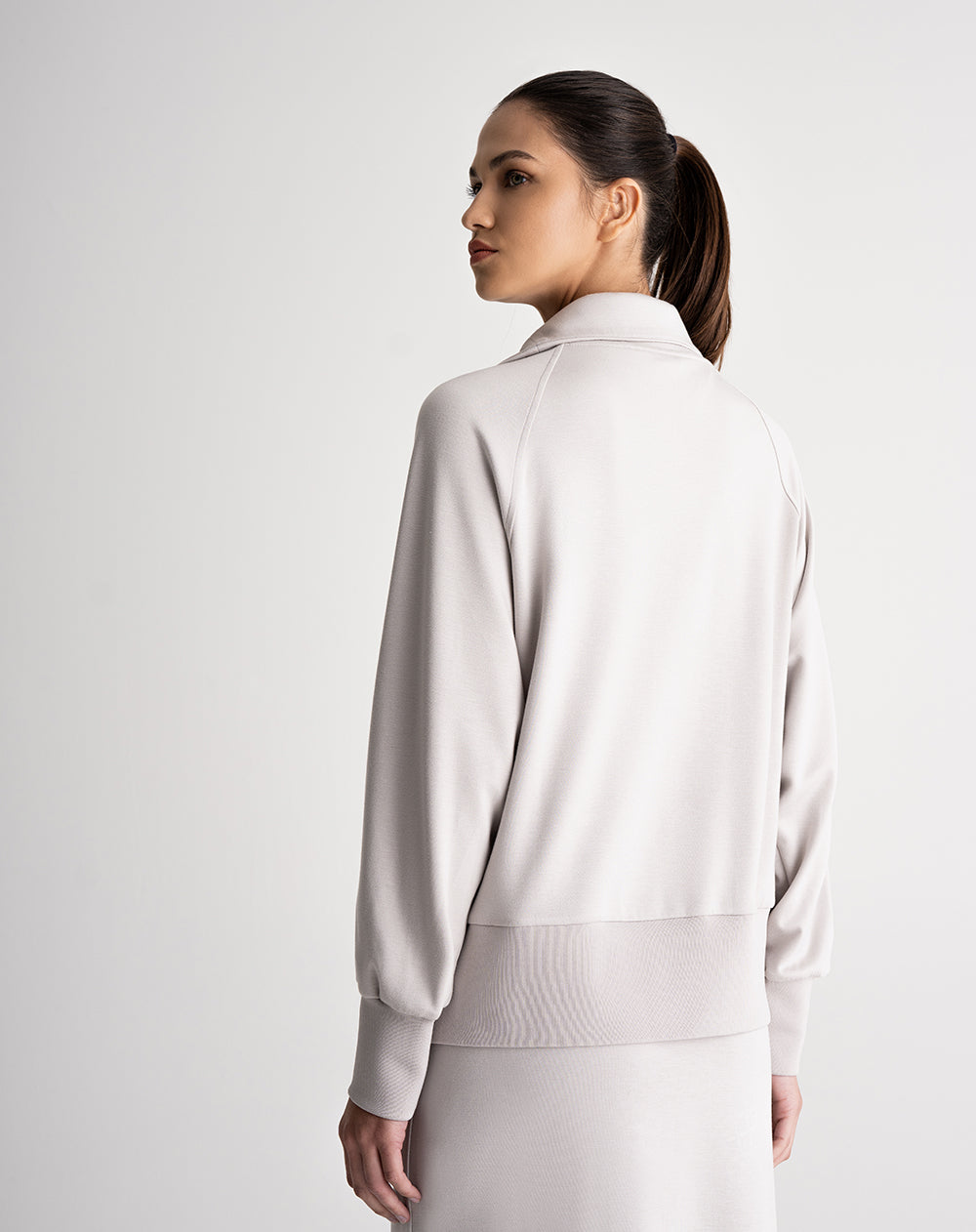 Buzo relaxed fit gris