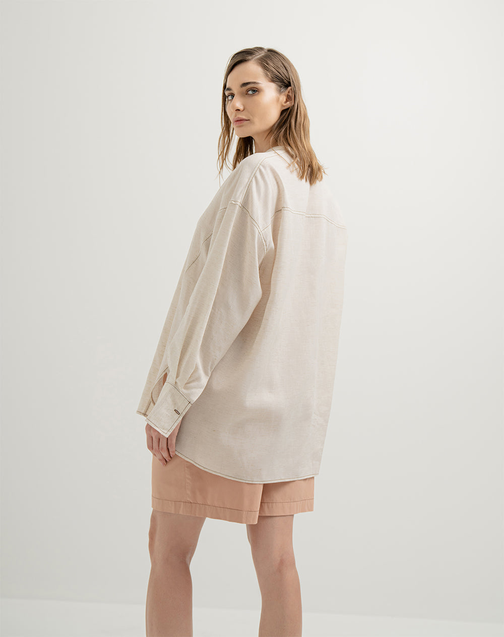 Camisa en lino cuello nerú vainilla para mujer