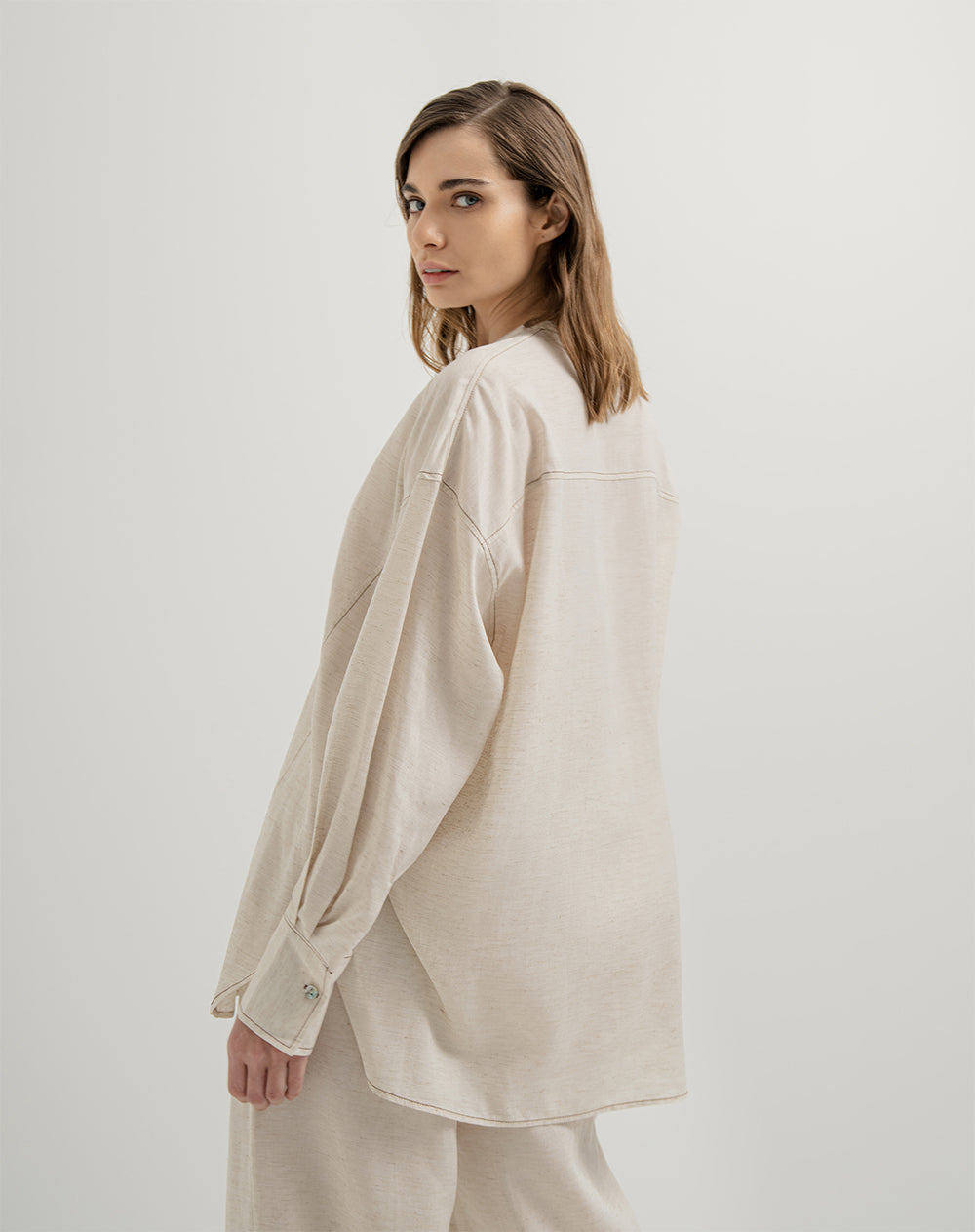 Camisa en lino cuello nerú vainilla para mujer