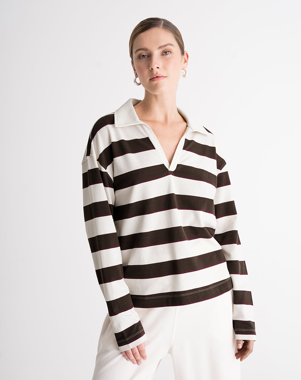 Buzo relaxed fit cafe rayas