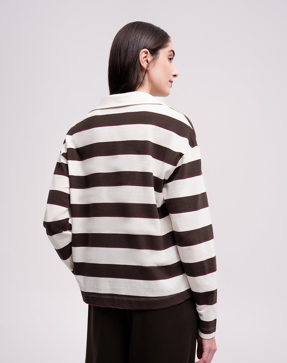 Buzo relaxed fit cafe rayas