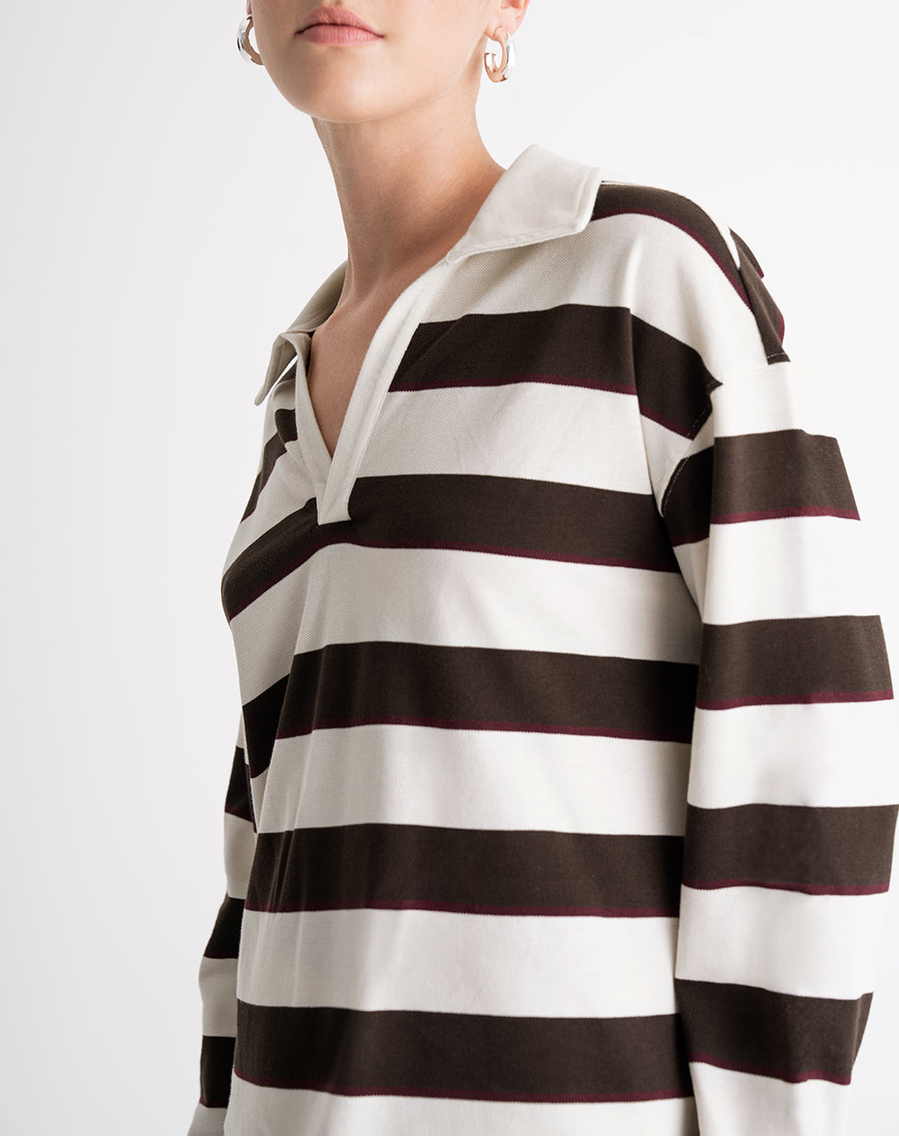 Buzo relaxed fit cafe rayas