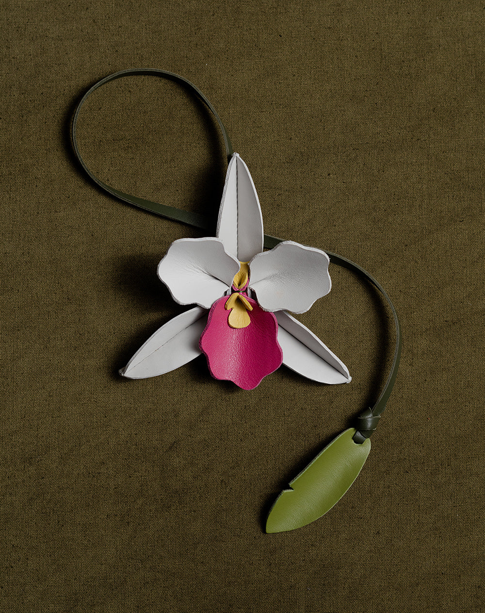 Charm flor Orquídea Ballen - Punto Blanco cuero