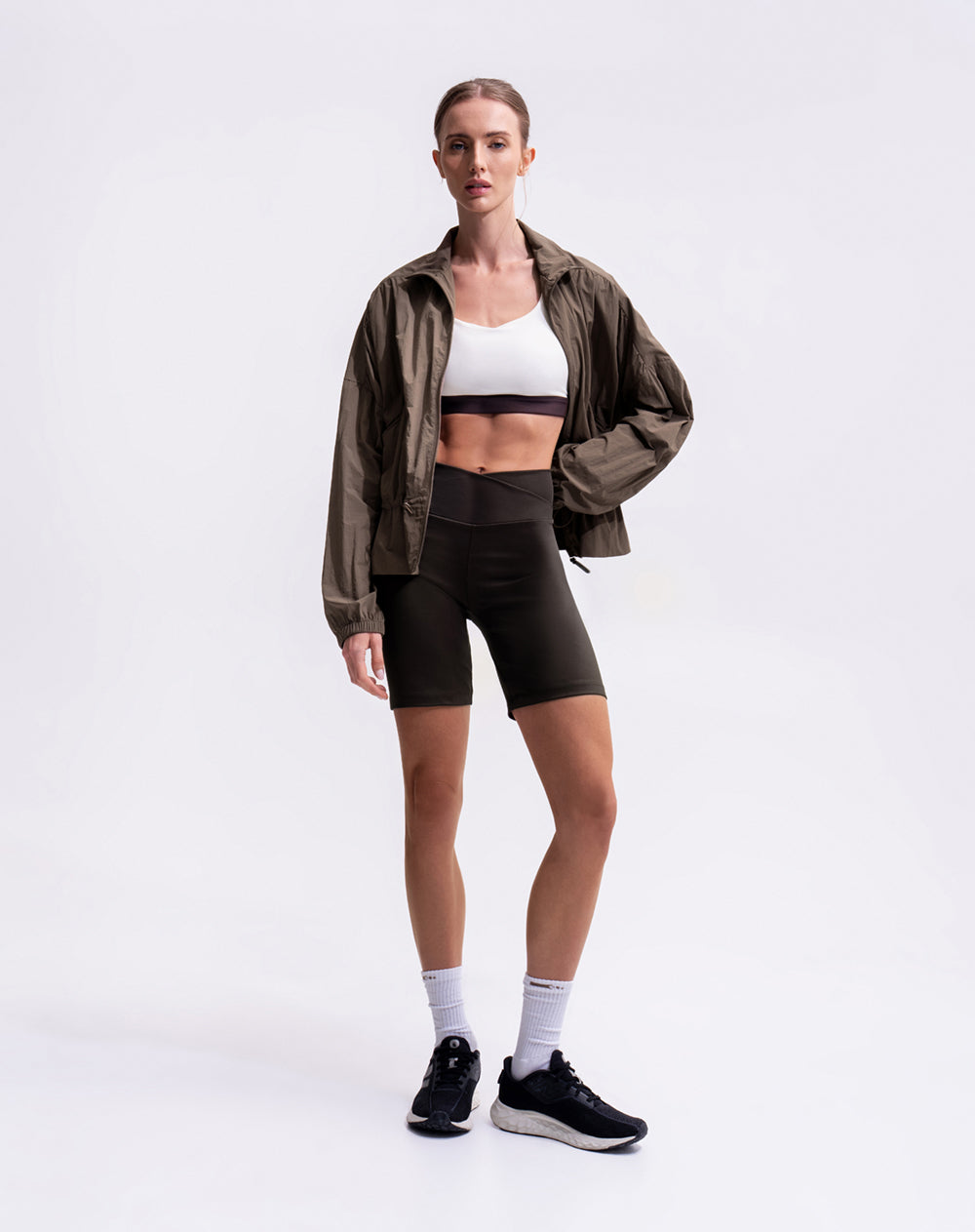Short deportivo café mujer