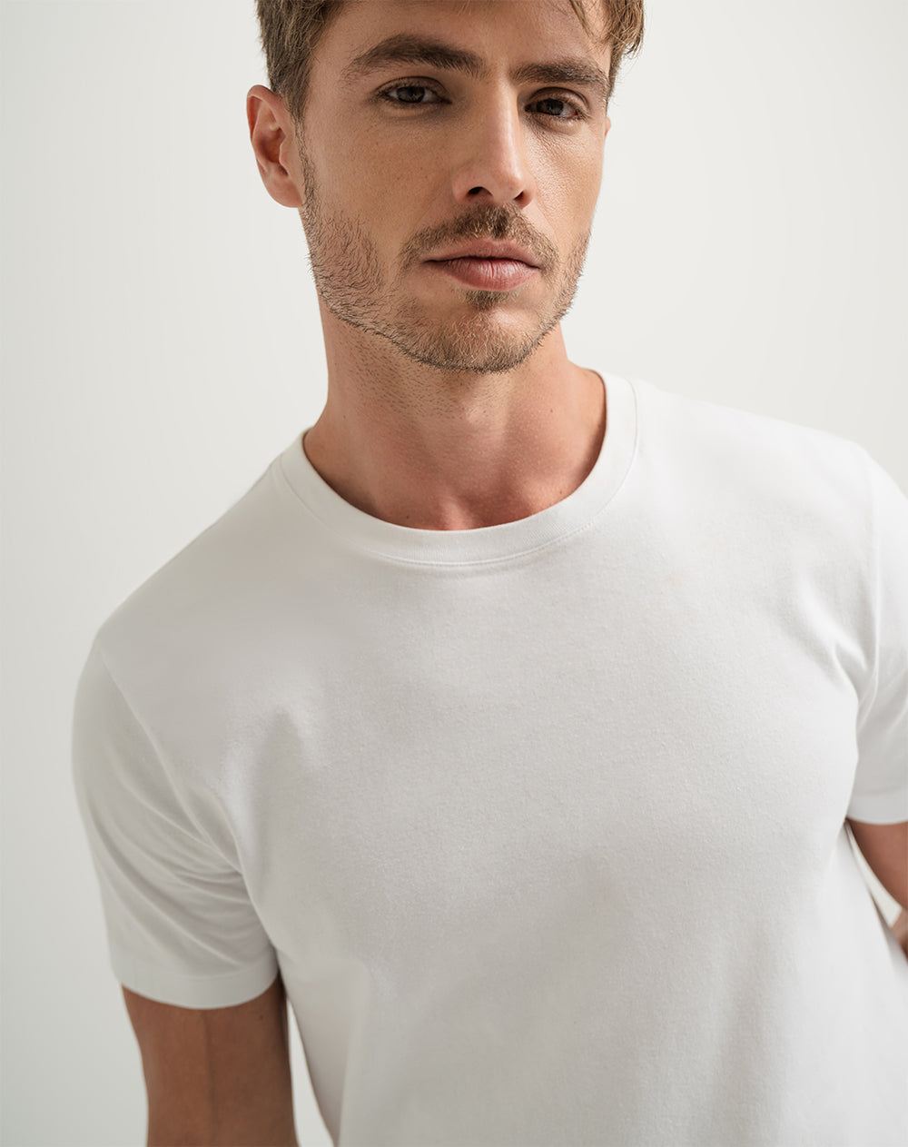 Camiseta regular fit manga corta blanca