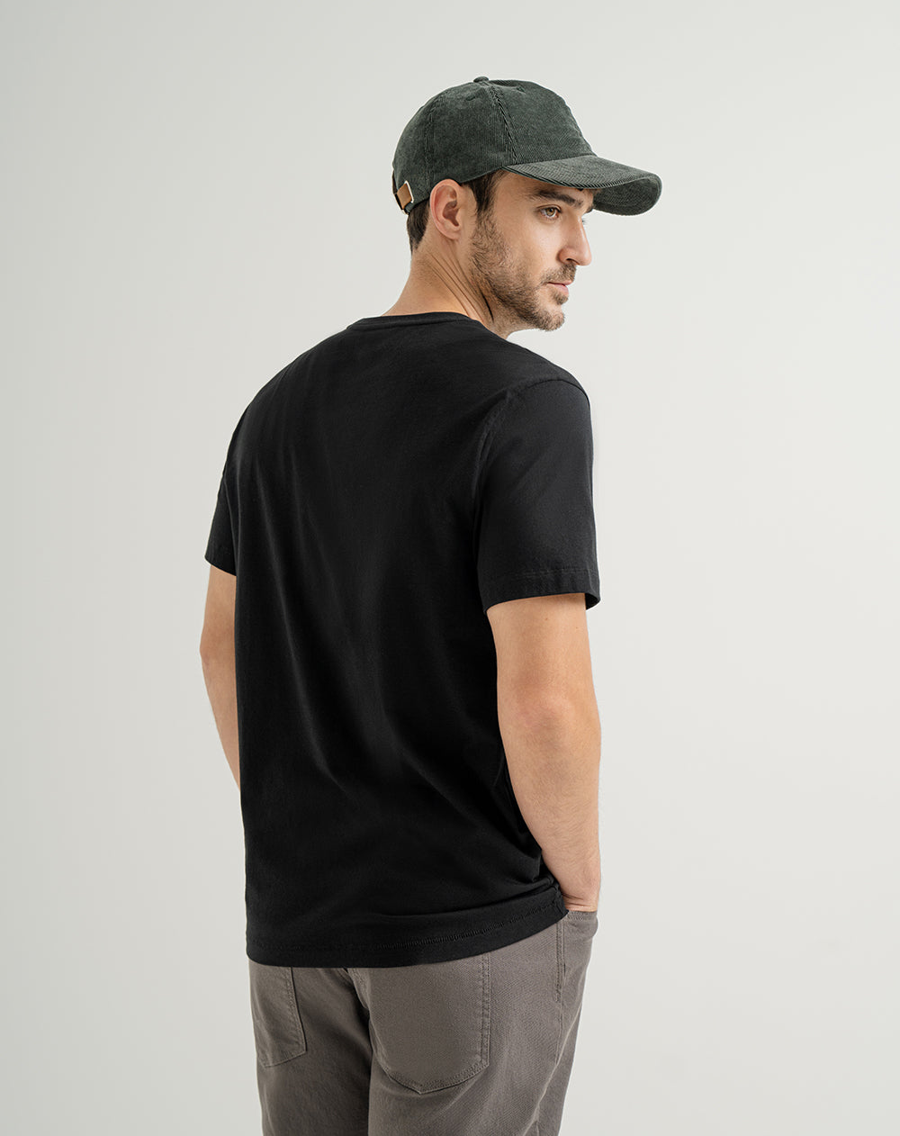 Camiseta regular fit manga corta negra
