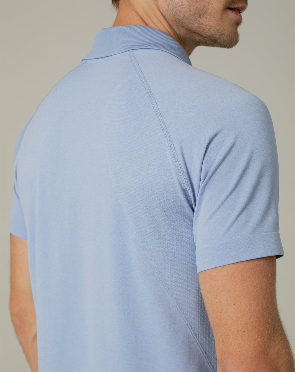 Polo slim fit en tela seamless sin costuras azul