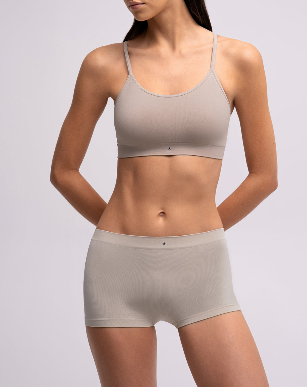 Top soporte medio seamless  café