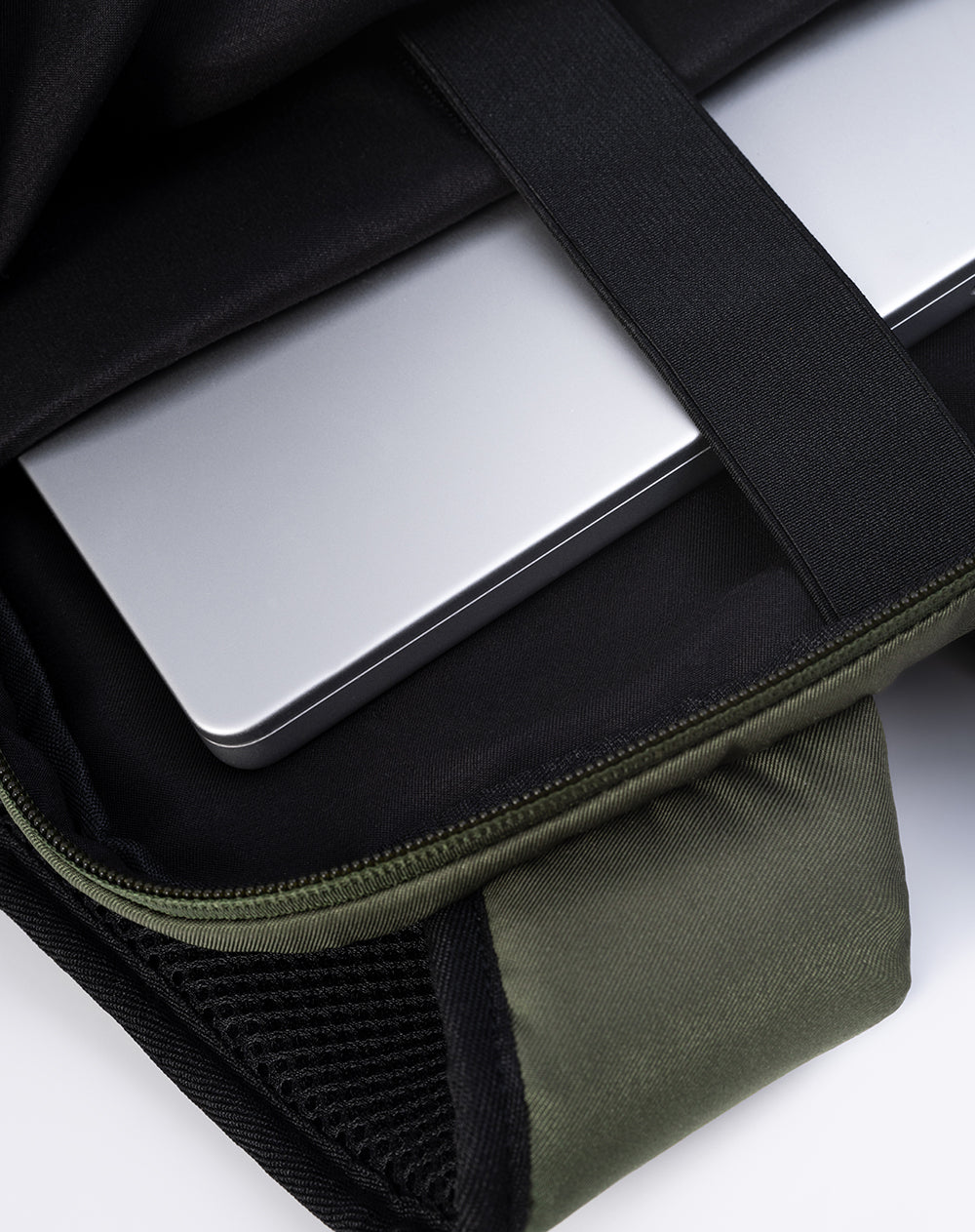 Morral con sistema elástico verde