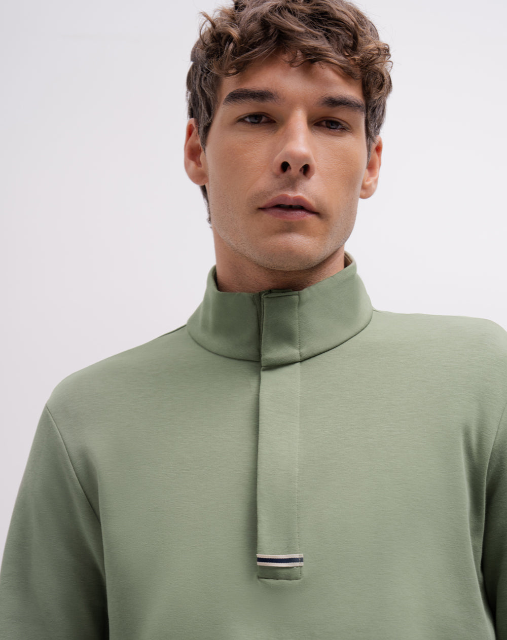 Buzo tipo polo regular verde hombre