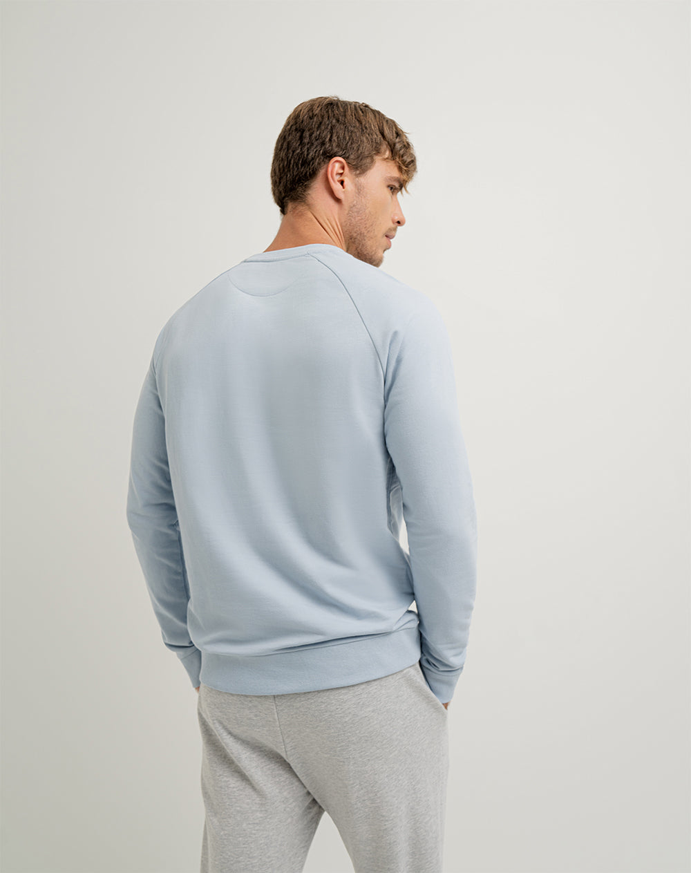 Buzo en algodón sostenible azul claro para hombre