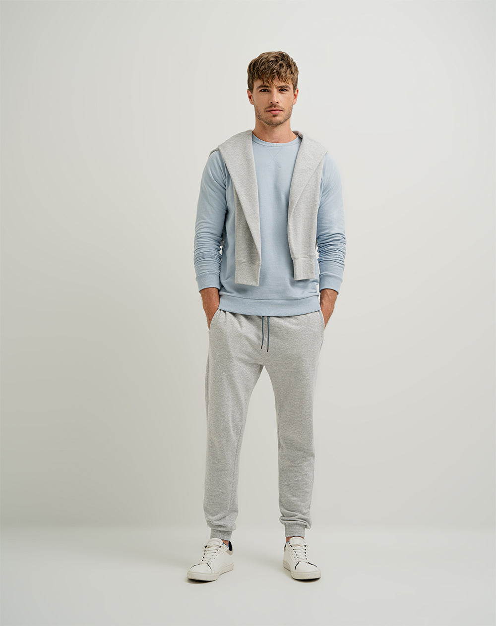 Buzo en algodón sostenible azul claro para hombre