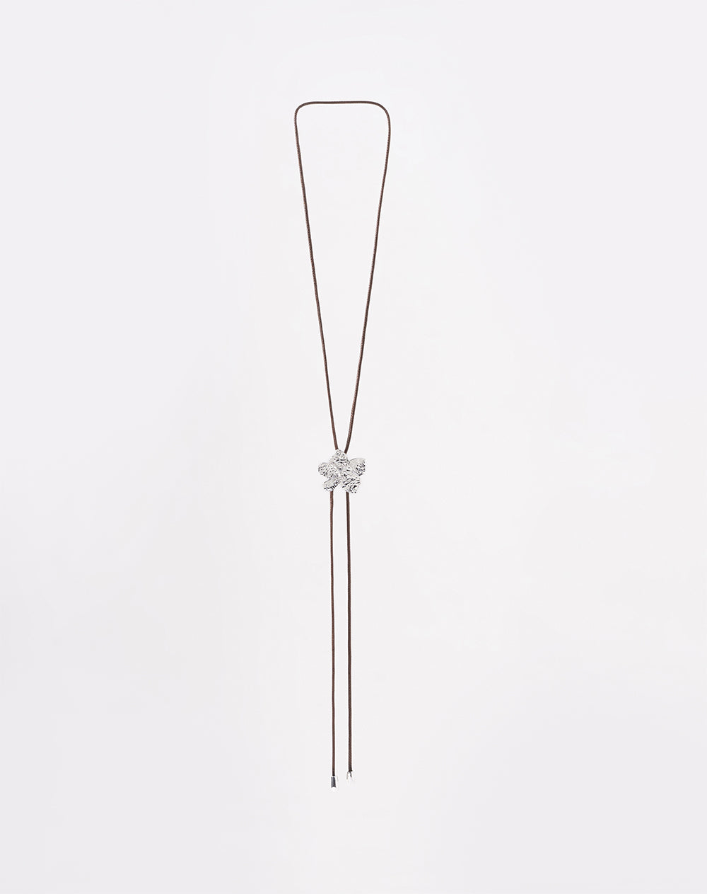 Collar plateado
