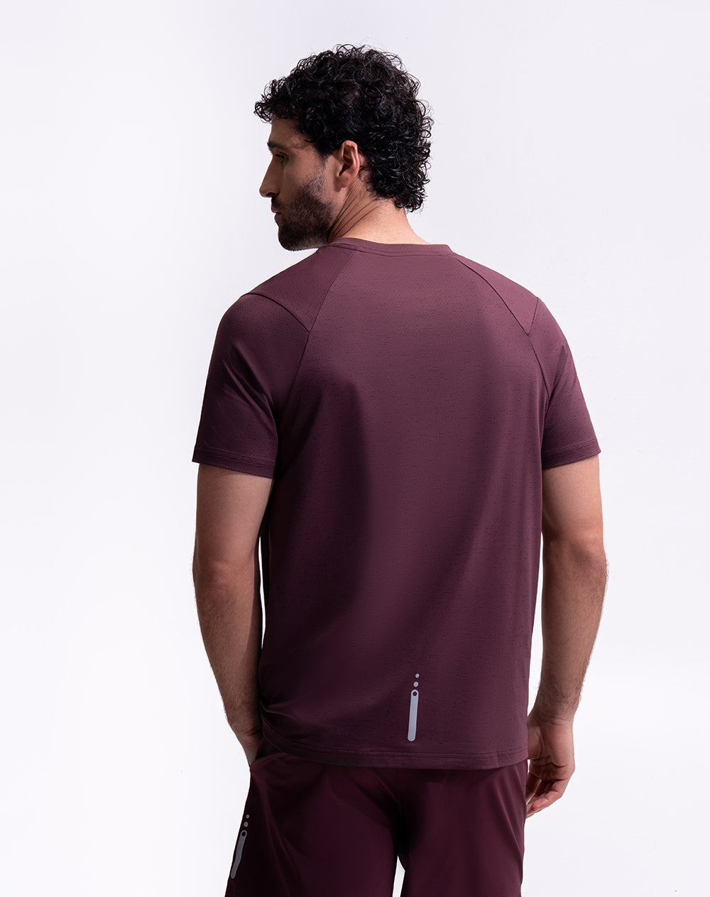 Camiseta deportiva control humedad vino tinto hombre