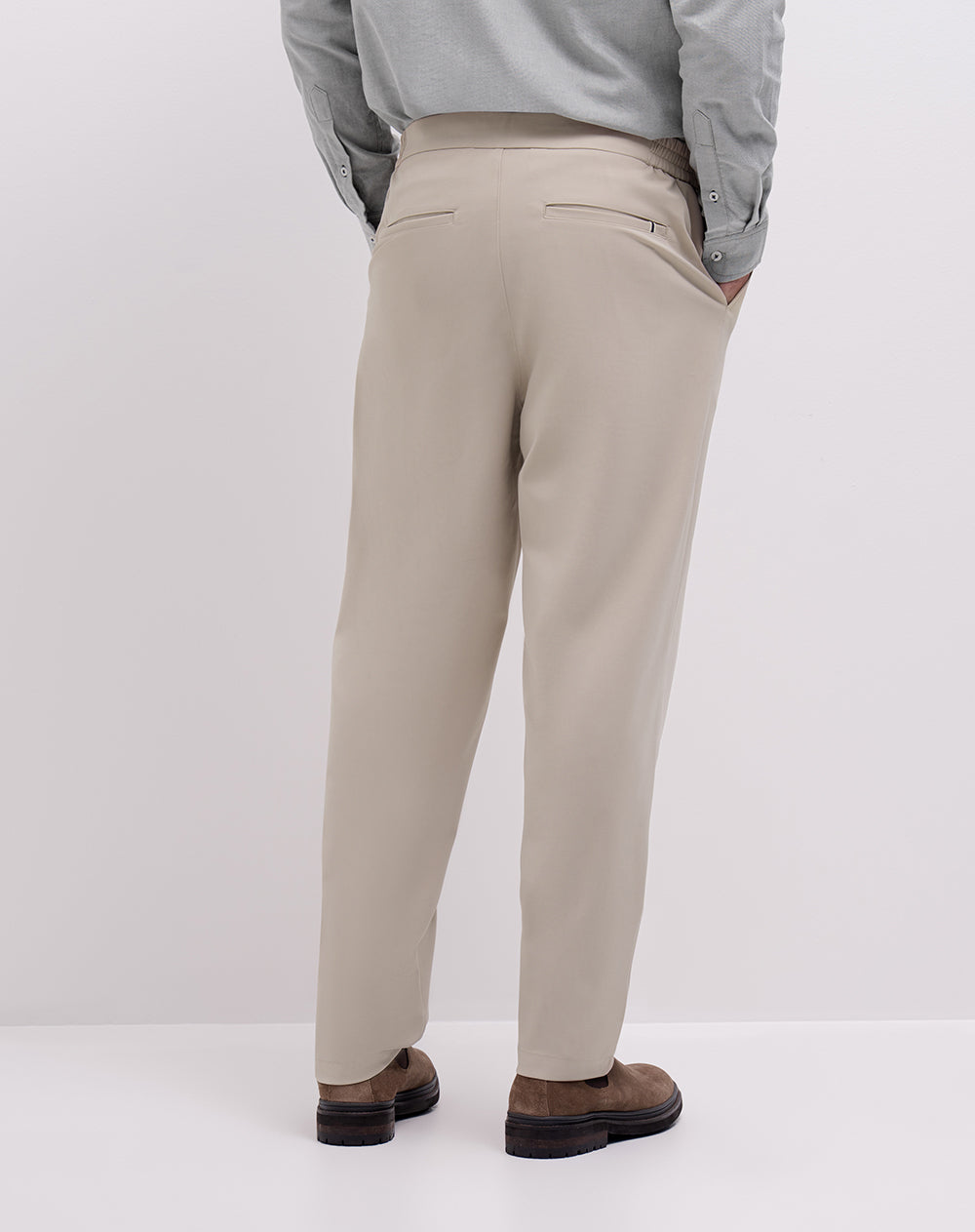 Pantalón relaxed fit tiro medio en drill caqui