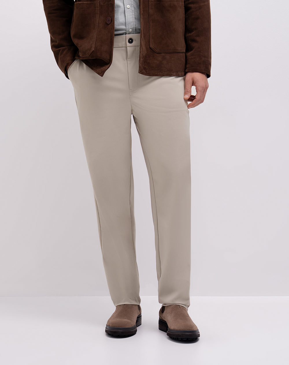 Pantalón regular tiro medio caqui hombre