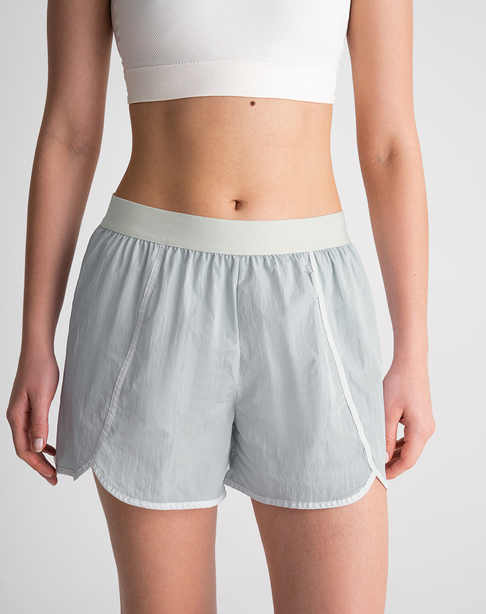 Short deportivo gris mujer