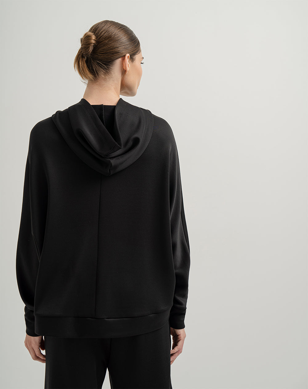 Buzo holgado con capucha negro para mujer