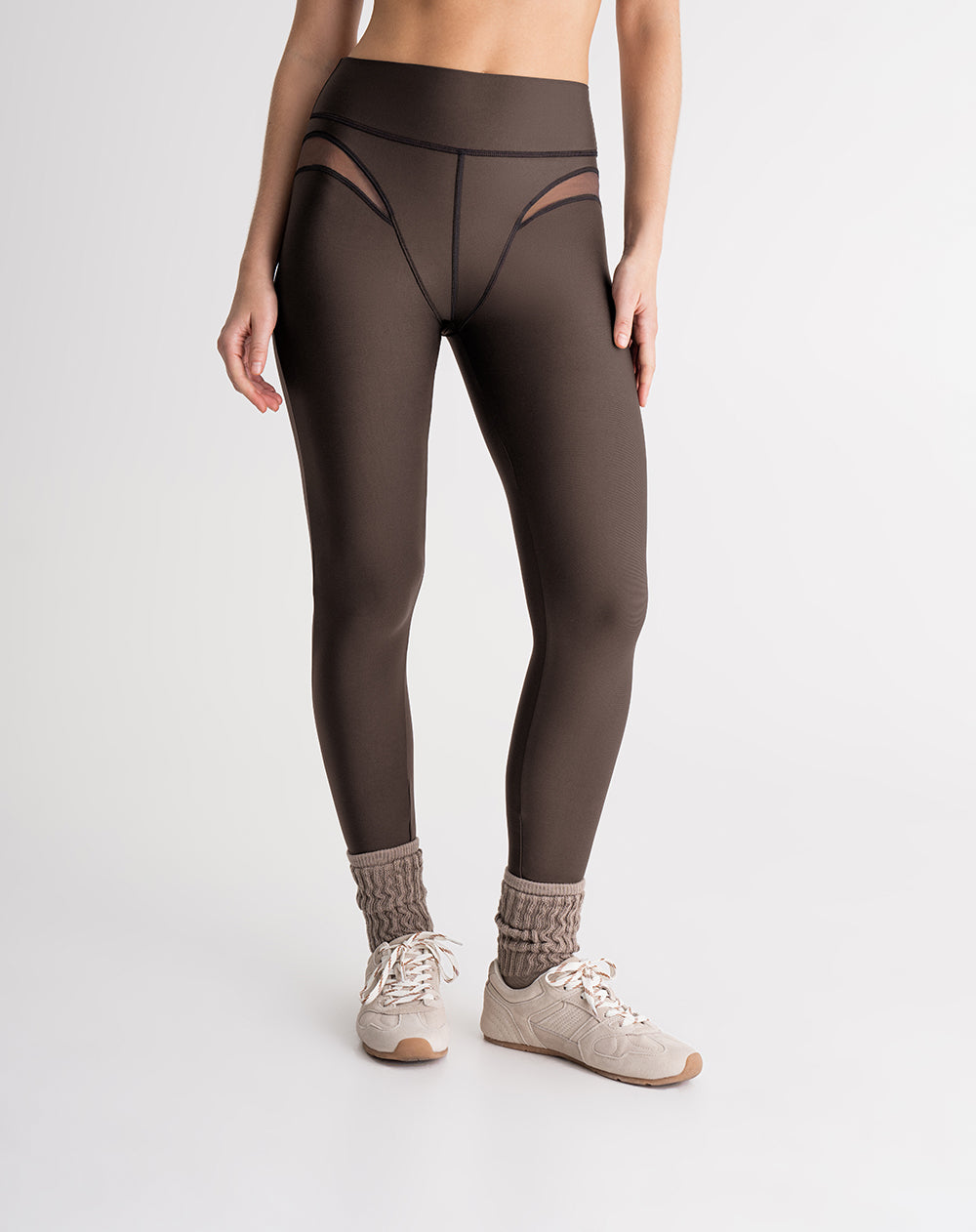 Legging deportivo control humedad café mujer