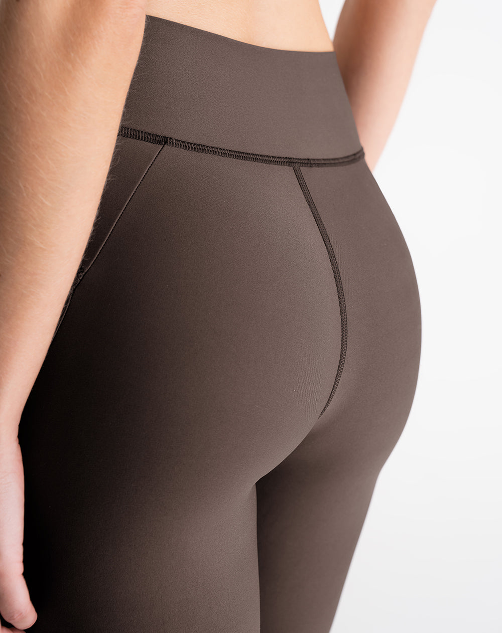 Legging deportivo control humedad café mujer