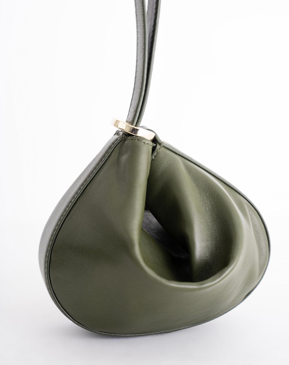 Bolso de mano tipo pulsera  en cuero Ana Beliza